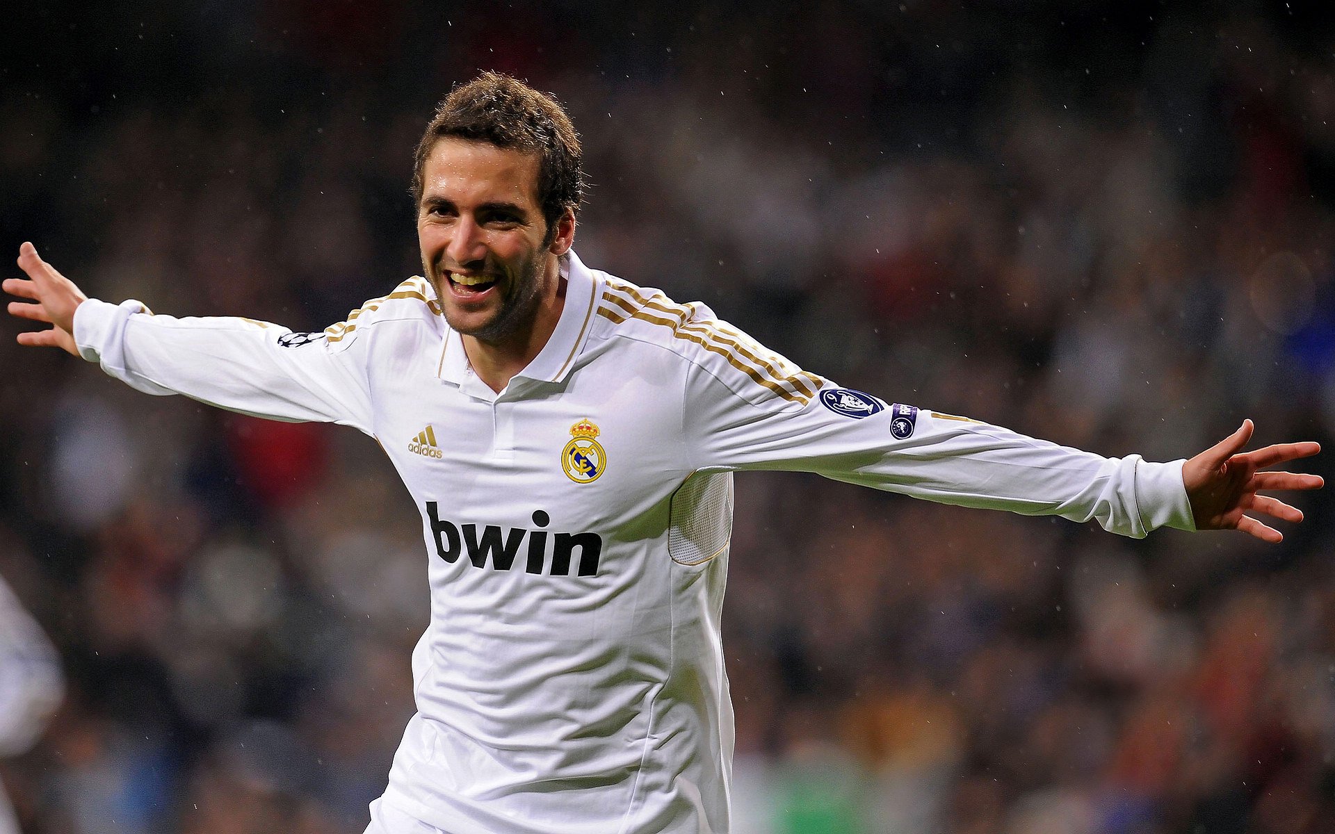 皇家马德里主场力克巴塞罗那,西甲争冠悬念再起