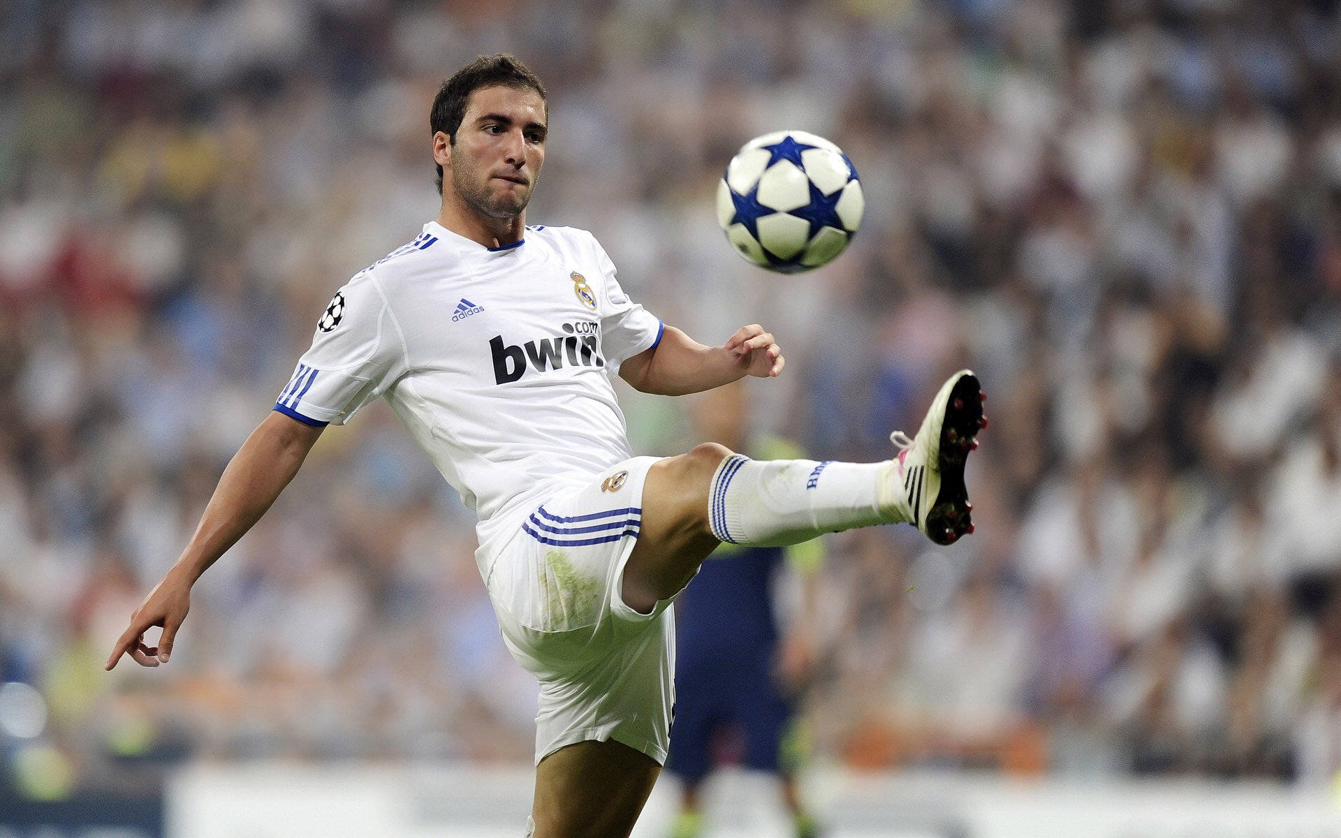 短跑新星闪耀全国锦标赛,破纪录表现引关注